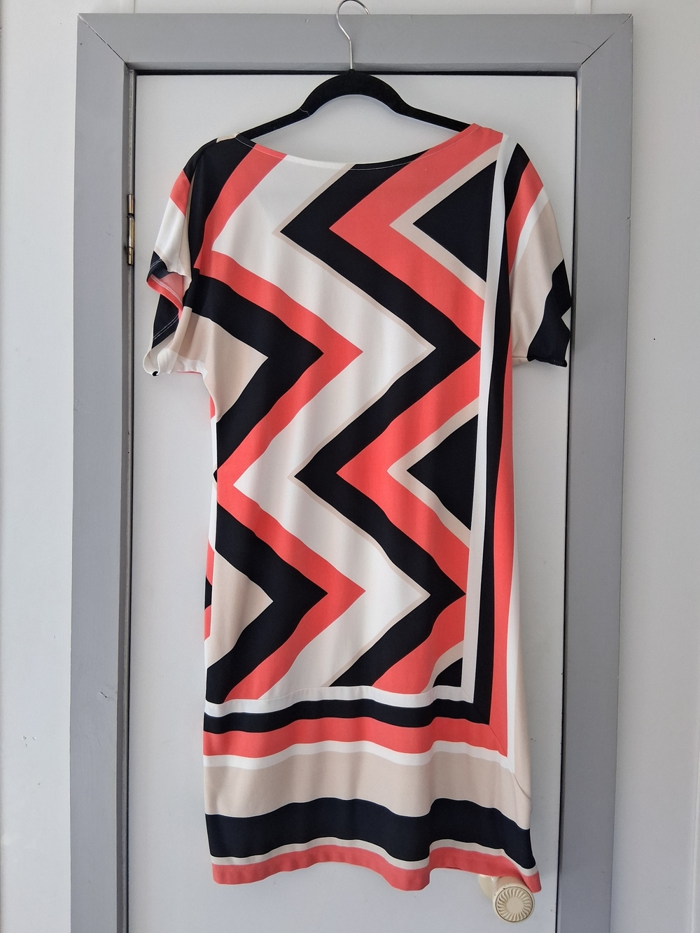 Studio One Colorblock Chevron Top in Coral, Black & Cream